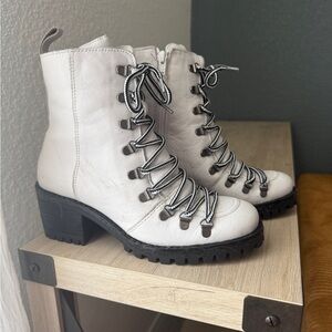 Matisse Boulder Women's White Leather Lug-Heel Ankle Boots